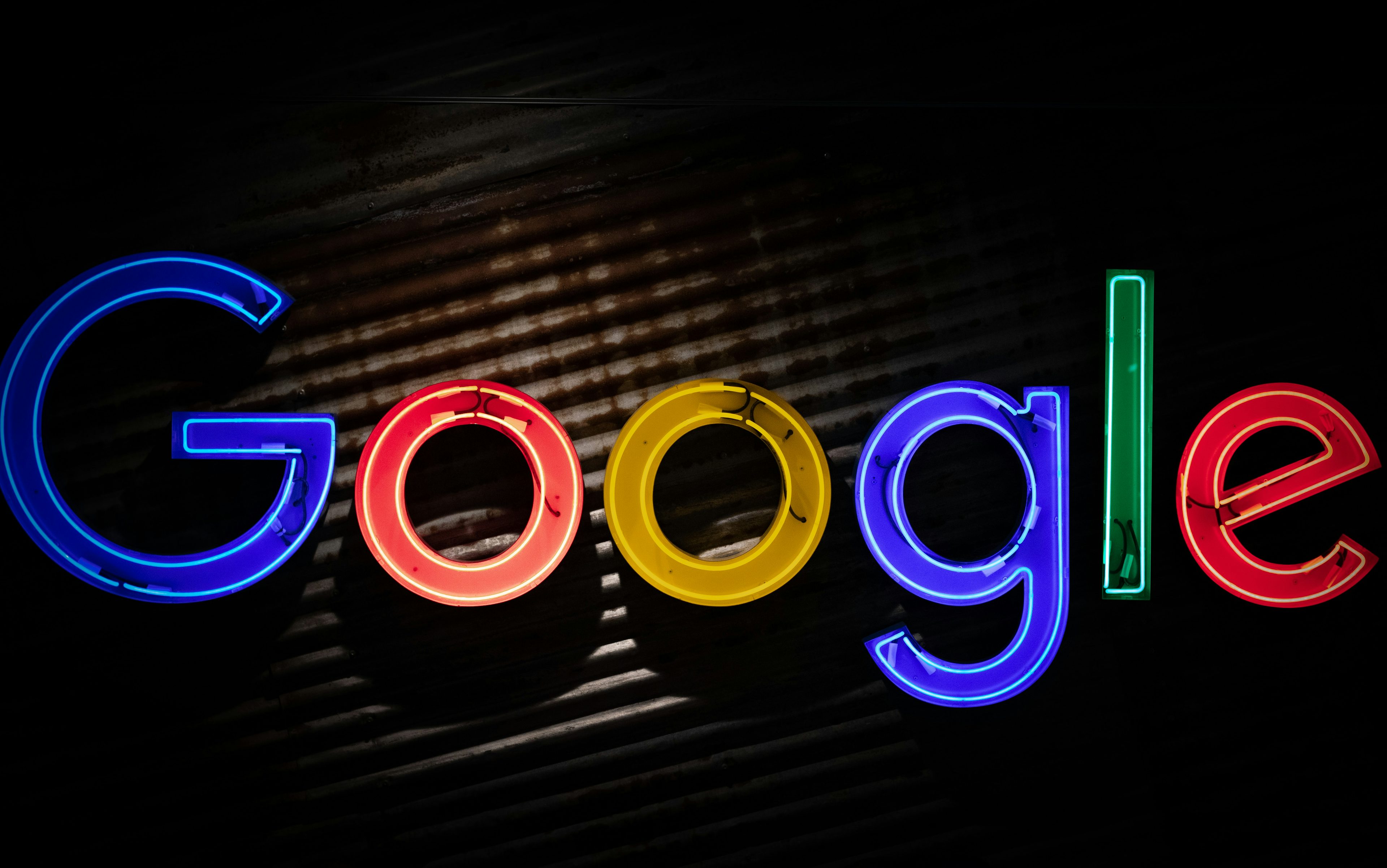 Google written in neon light